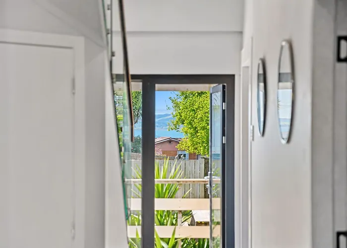 Lakeview Oasis *